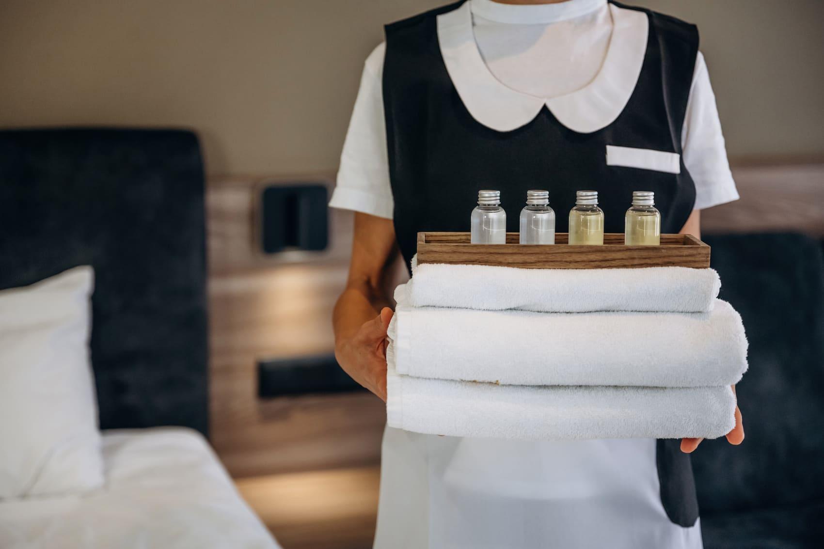 Unlocking 5-Star Reviews: It Starts with a Spotless Room